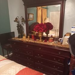Cómoda  De Madera Con Su Espejo  