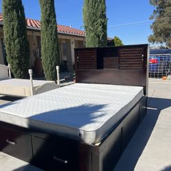 Queen Platform Bed! (No Mattress) 