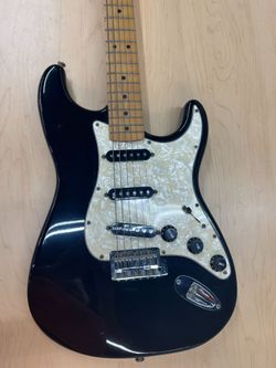 FENDER STRATOCASTER 1998 MADE IN MEXICO GUITAR USED