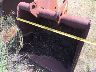 Case backhoe bucket