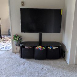 Sharp Roku 4k TV & Table