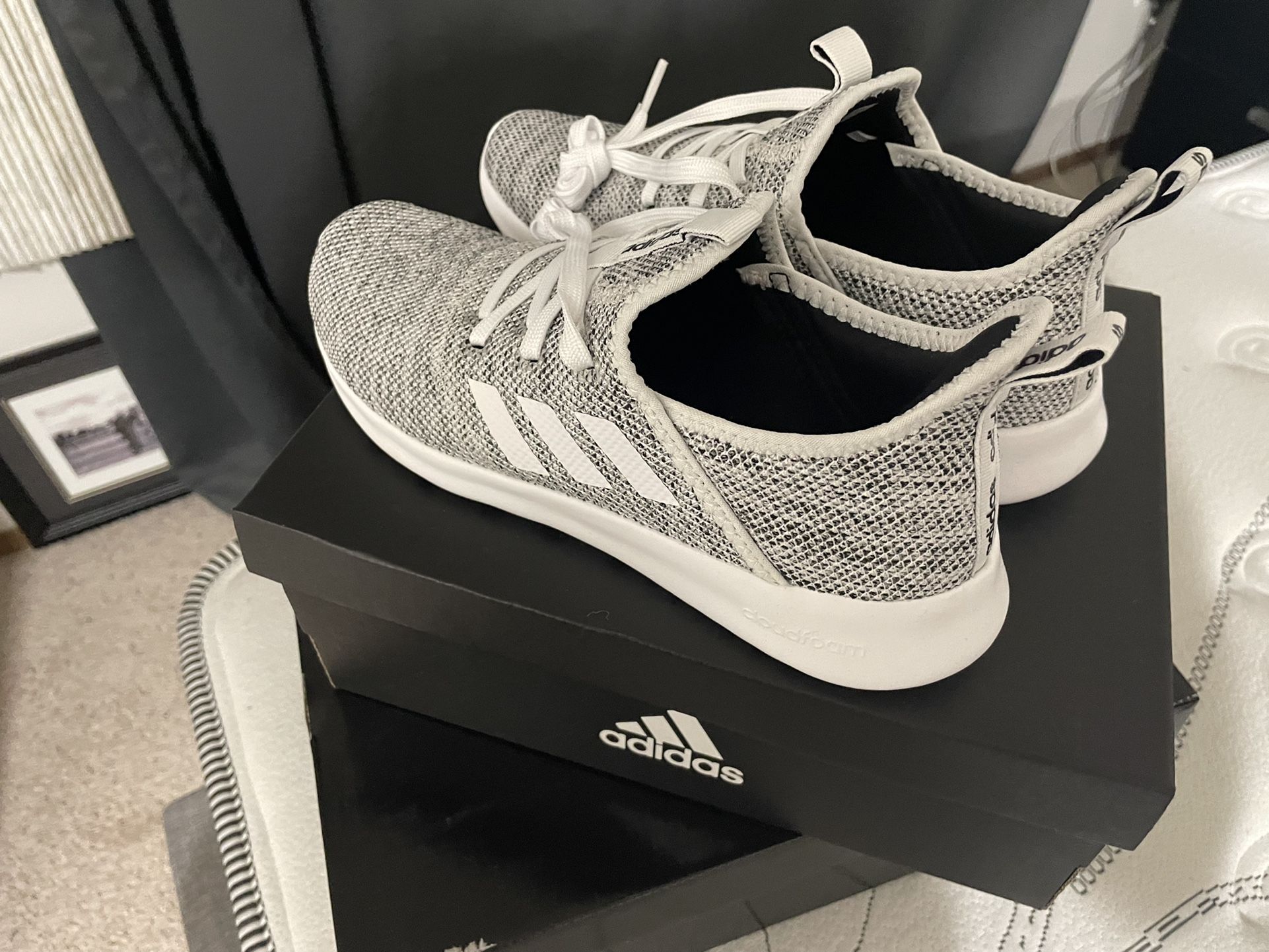 Womens 7.5 Adidas BRAND NEW