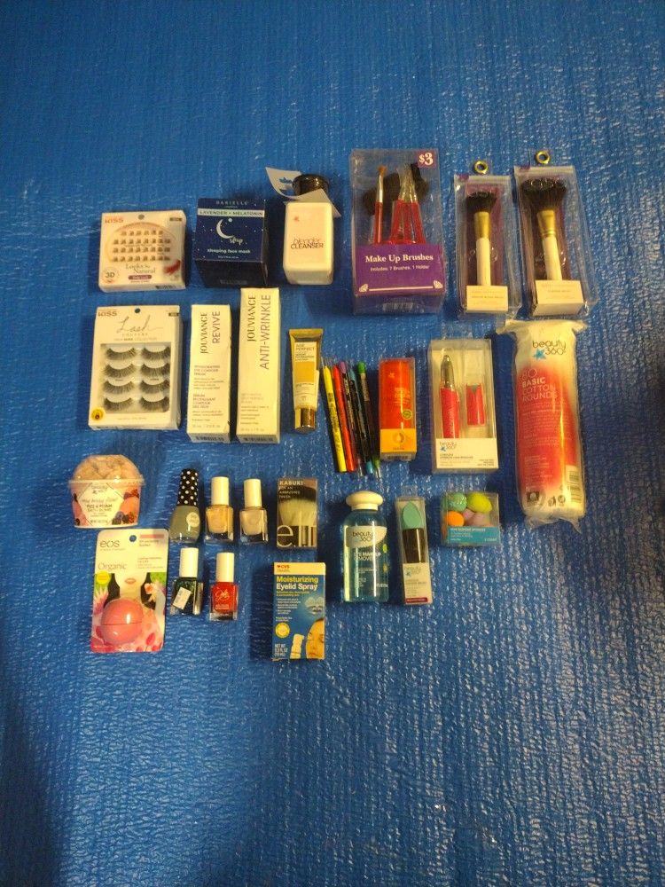 Women's 30 Piece Makeup Lot