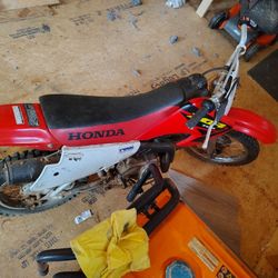 Honda XR Crf 70 4 Stroke Dirt Bike . Will Not Respond To " Is This Still Available?"