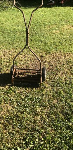 Antique push mower no gas needed cuts good