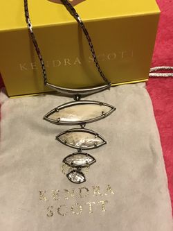 Kendra Scott-Morris Necklace Ivory Pearl— price is firm please DO NOT msg me with lower price I will not reply.Open for trades 👍🏻