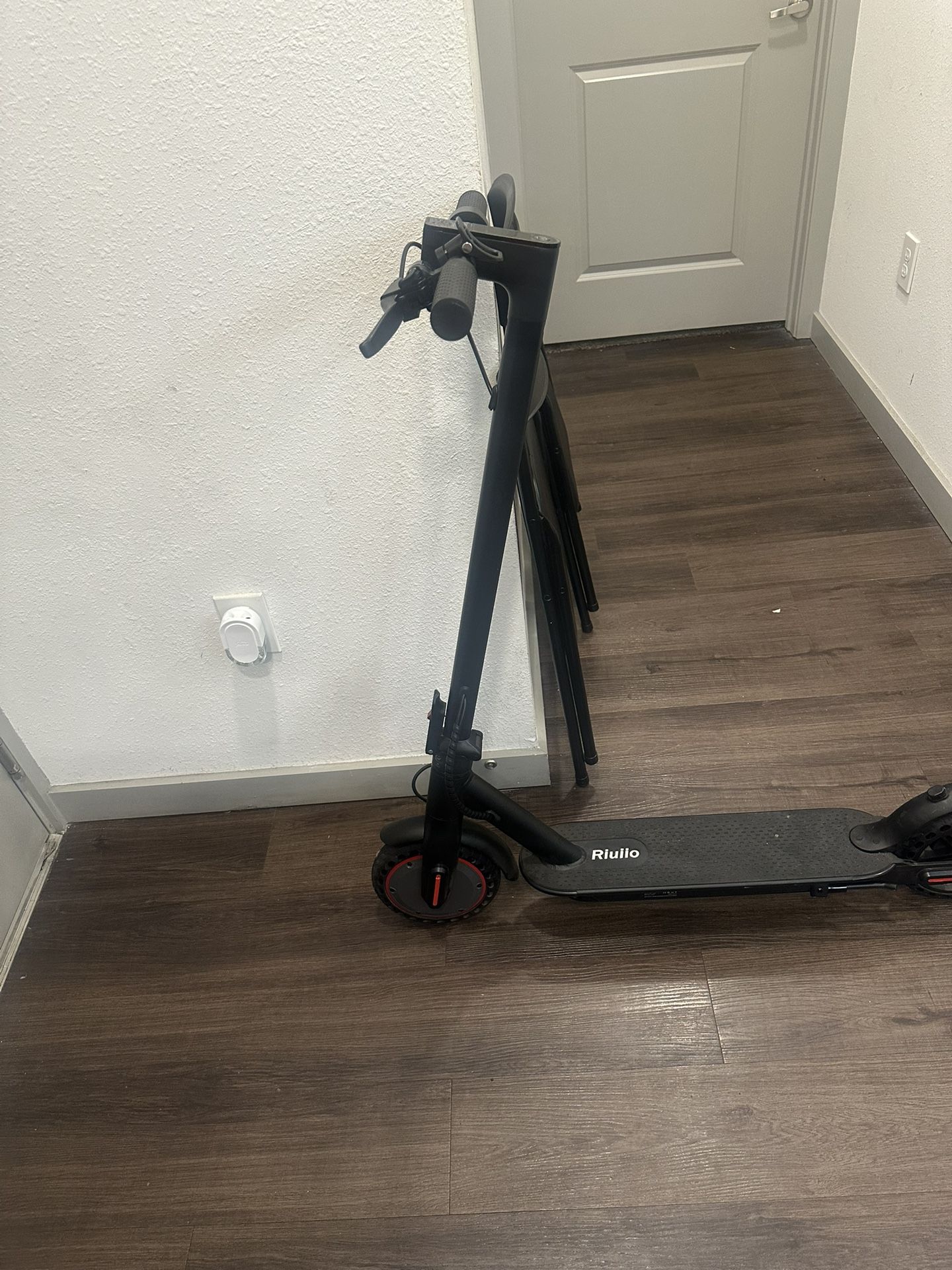 Riuiio Electric Scooter