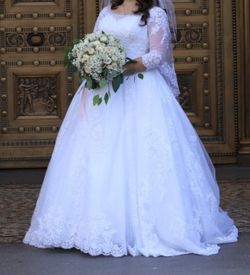 Beautiful Davis bridal wedding dress size 12-14 White