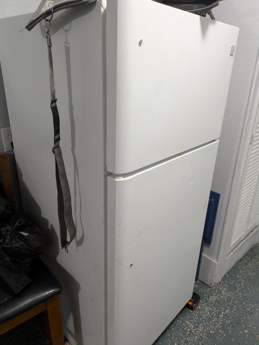 Refrigerator 