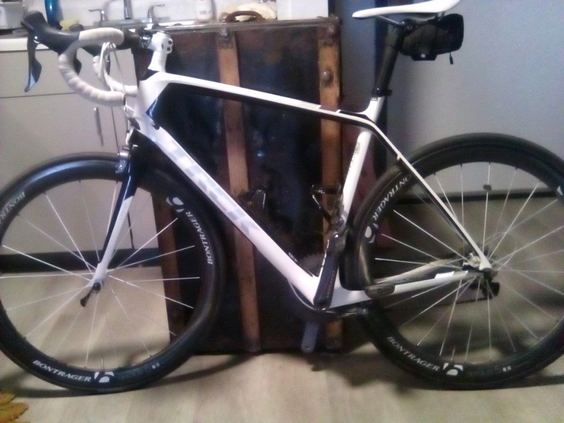 Trek Madone 6 Series Black/White
