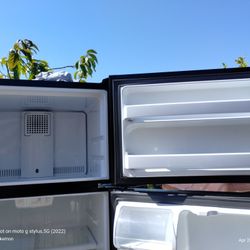 GE TOP FREEZER FRIDGE GTS16GTHMRBB 