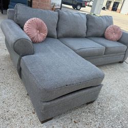 Sectional Sofa ⚠️ $390 Full Price 