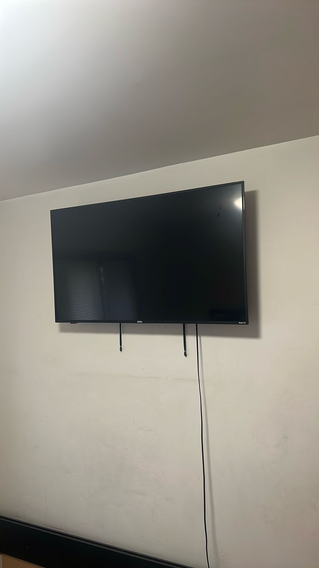 50” ONN. Roku TV
