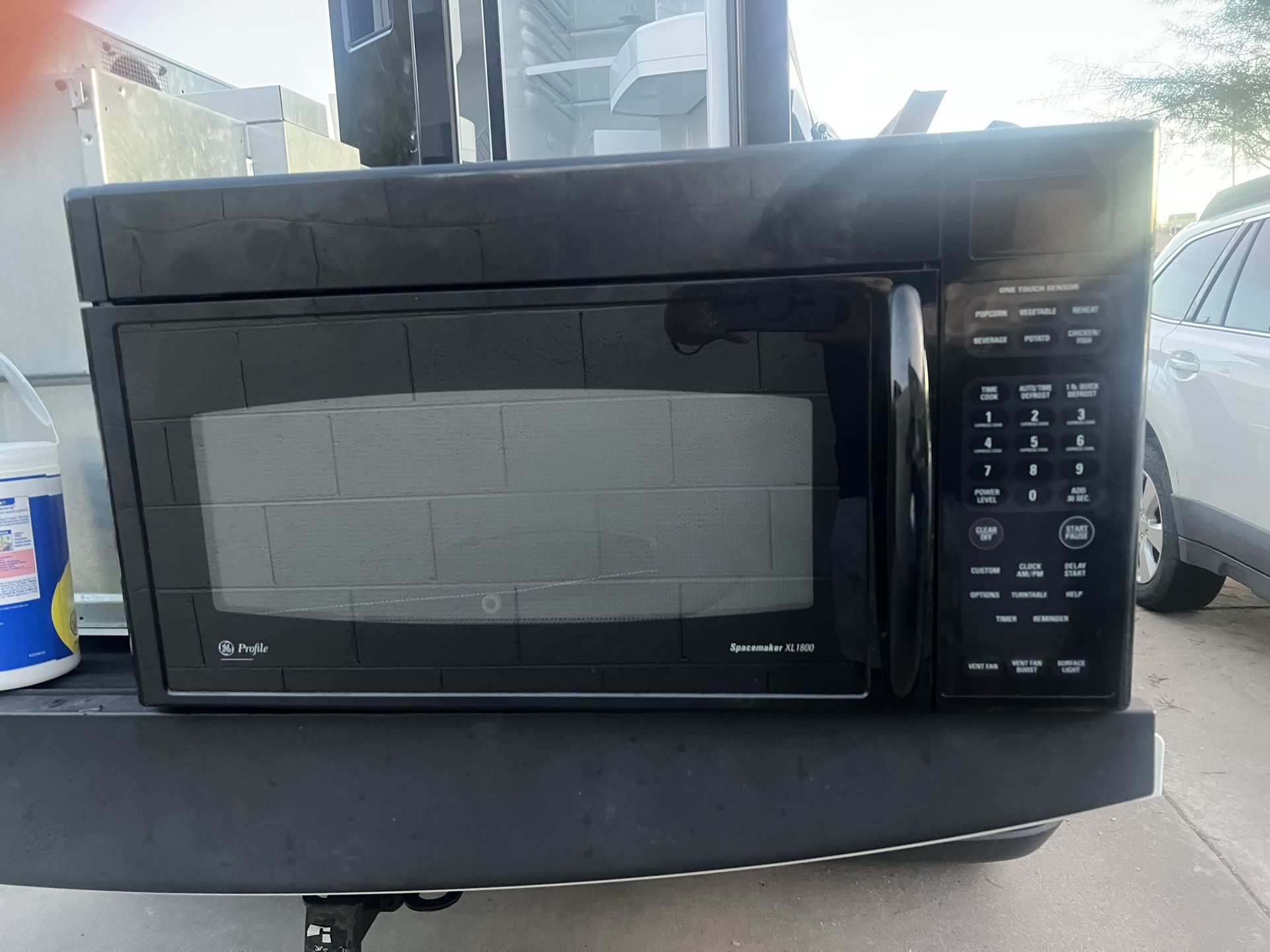 Over-The-Range Microwave GE Spacemaker Xl1800