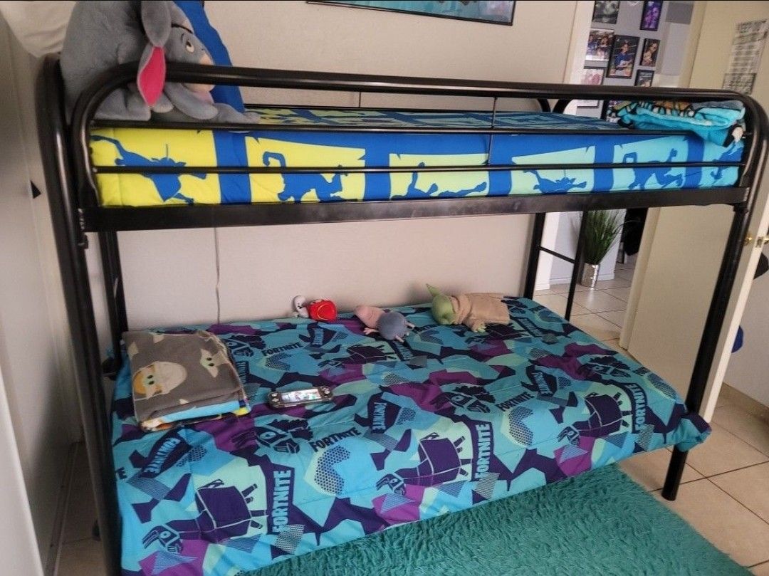 Twin Metal Bunkbeds
