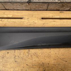 2018,2019,2020,2021,2022,2023 Chevrolet Equinox Rear Right Side Lower Door Molding 