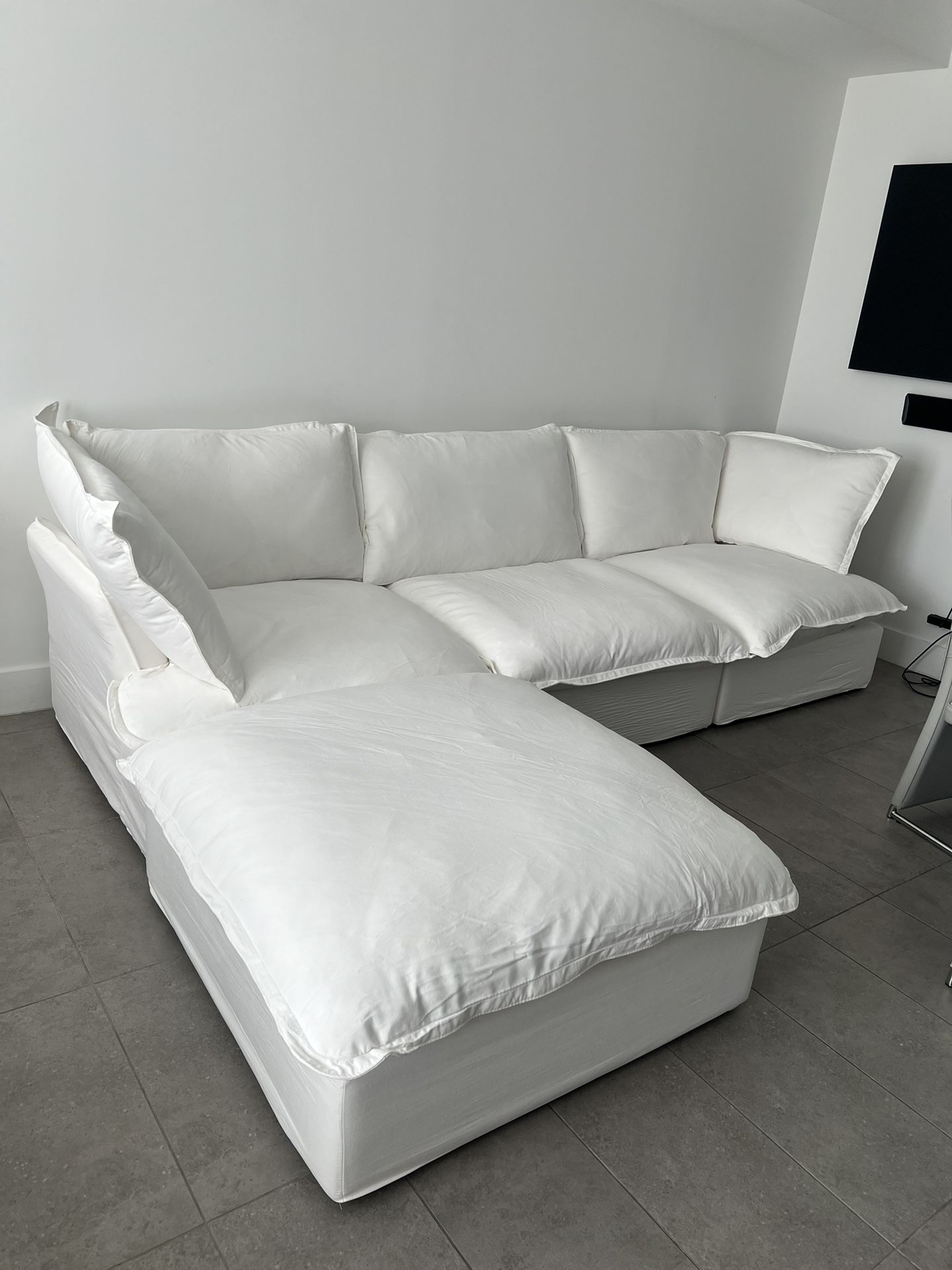 White Cloud Sectional (New In Box)
