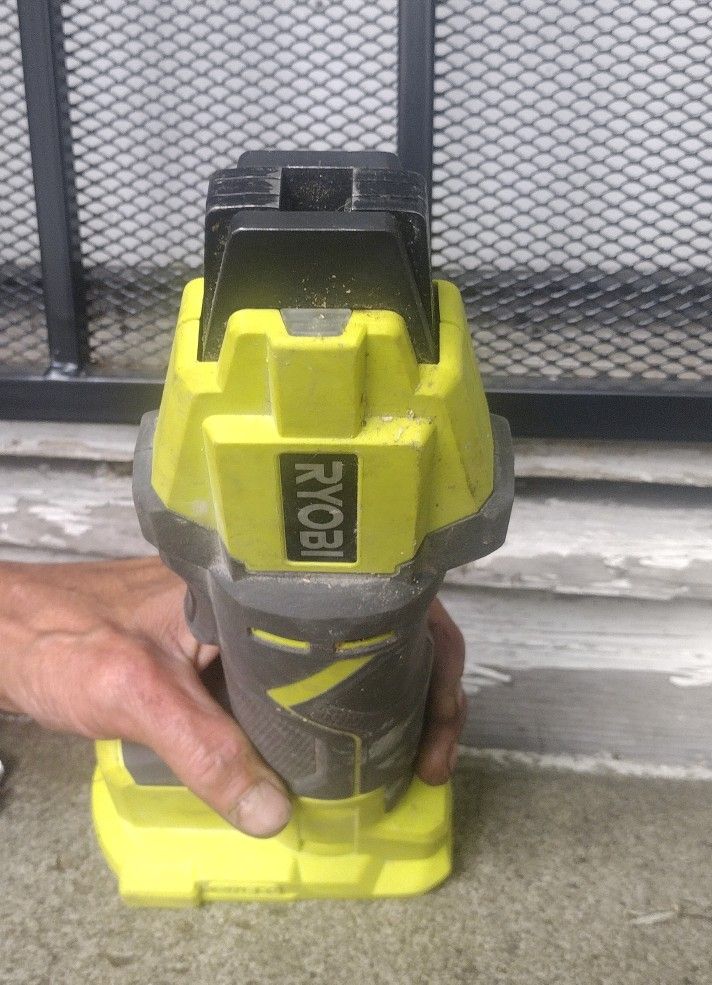 Ryobi P660 PEX Tubing Clamp Tool