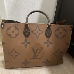 Authentic Louis Vuitton Large Bag for Sale in Moreno Valley, CA