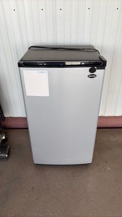 Sanyo Compact Mini Refrigerator