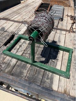 Barbed wire and dispenser