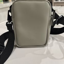 New Rains Reporter Bag