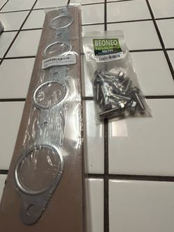 Exhaust Manifold Gasket and Bolt Kit