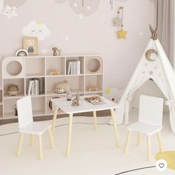 New  kids table with 2 chairs
