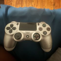 PS4 Controller Good Condition Right Stick Broke