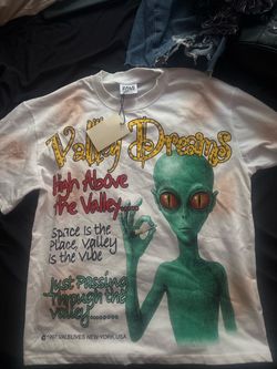 Vale Lives Valley Dreams Alien Graphic Tee