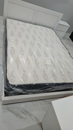 QUEEN SIZE BED, MATTRESS AND TWO NIGHTSTANDS 🆕️