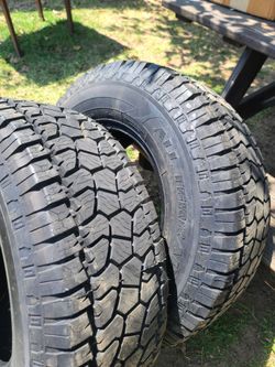 2 like new 285/70r17 tires