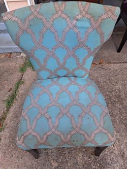 2 beautiful accent chairs $25 each. $50 Total