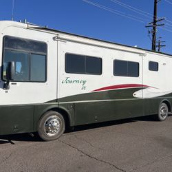 2002 Winnebago Journey 