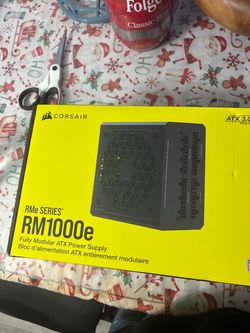 Corsair RM1000e (RMe Series) 1000W fully modular ATX power supply.