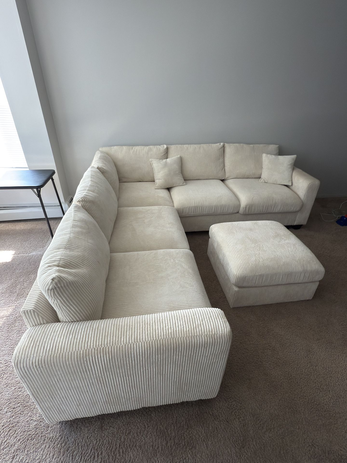 L shape sectional with free ottaman