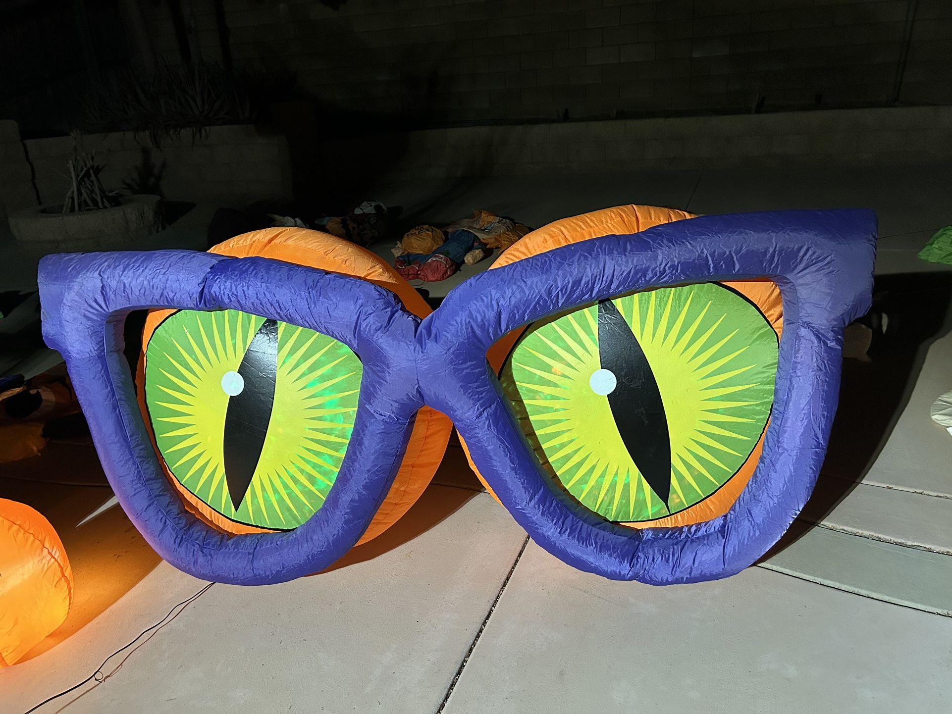 5ft Gemmy Projection Kaleidoscope Evil Eyes Inflatable (3ft Tall)