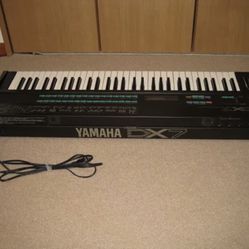 YAMAHA DX7 Synthesizer