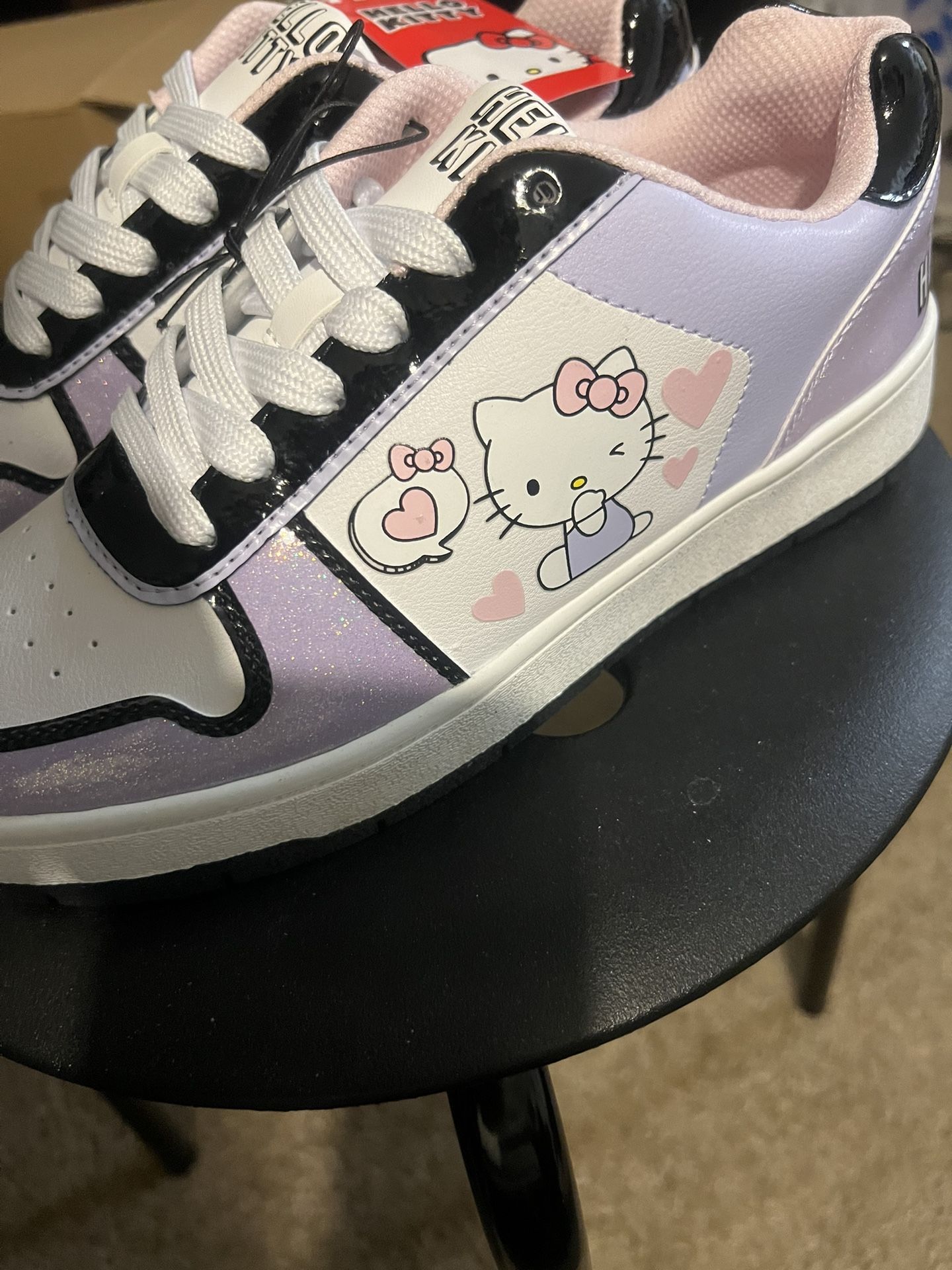 WOMENS HELLO KITTY TENNIS SHOES NEW!