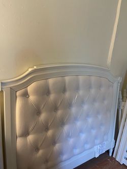 pottery barn kids  3 in one crib