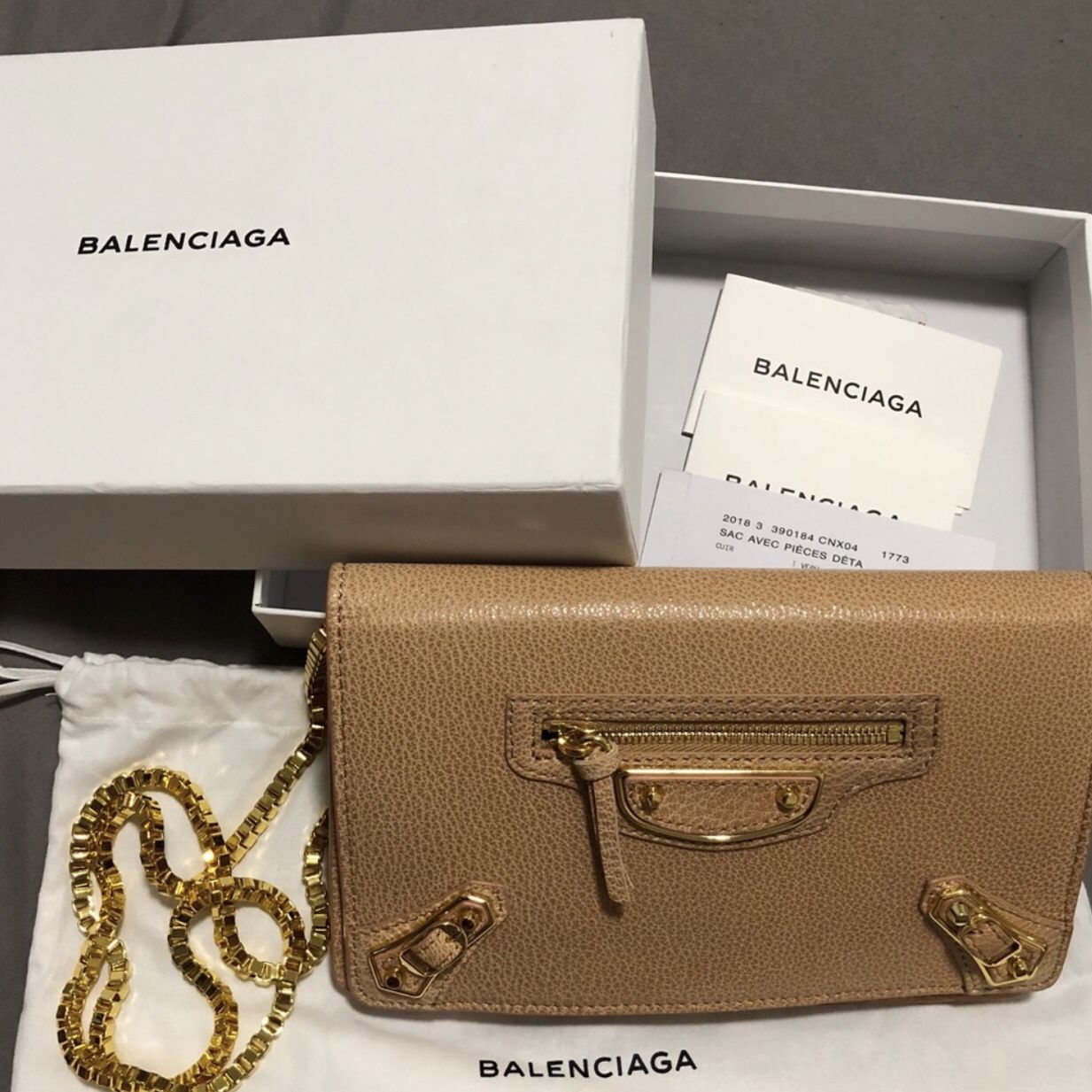 Brug for resultat budbringer Balenciaga Wallet on Chain for Sale in Glenview, IL - OfferUp