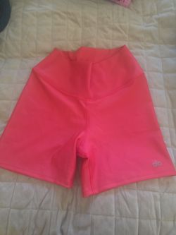 Alo Yoga Pink Bike Shorts used 1 time