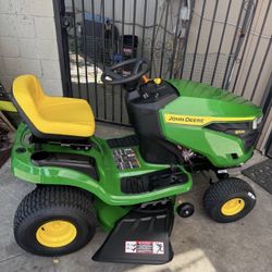 John Deere S100 42 in. 17.5 HP Gas Hydrostatic Riding Lawn Mower