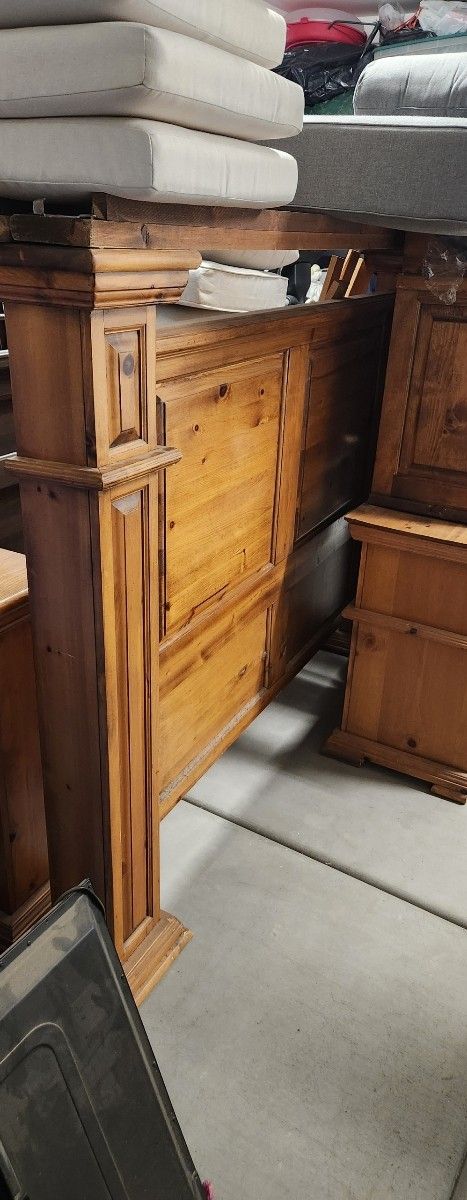 Queen Bed, Dresser ,Mirror And Nightstand. 200.00 Firm