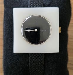 VTG Royal Dynasty White Square Lucite Acrylic 17 Jewels Black Dial Retro Works