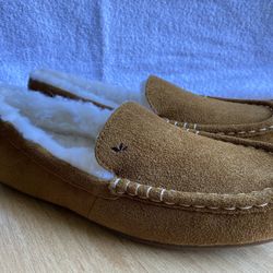 Never Worn W Size 9 UGG Kookaburra Moccasins. New In Box