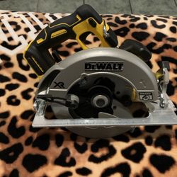 Dewalt Xr 1/4 Circle Saw