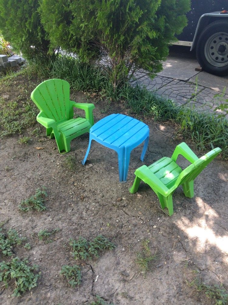Plastic Kids Patio Set $7