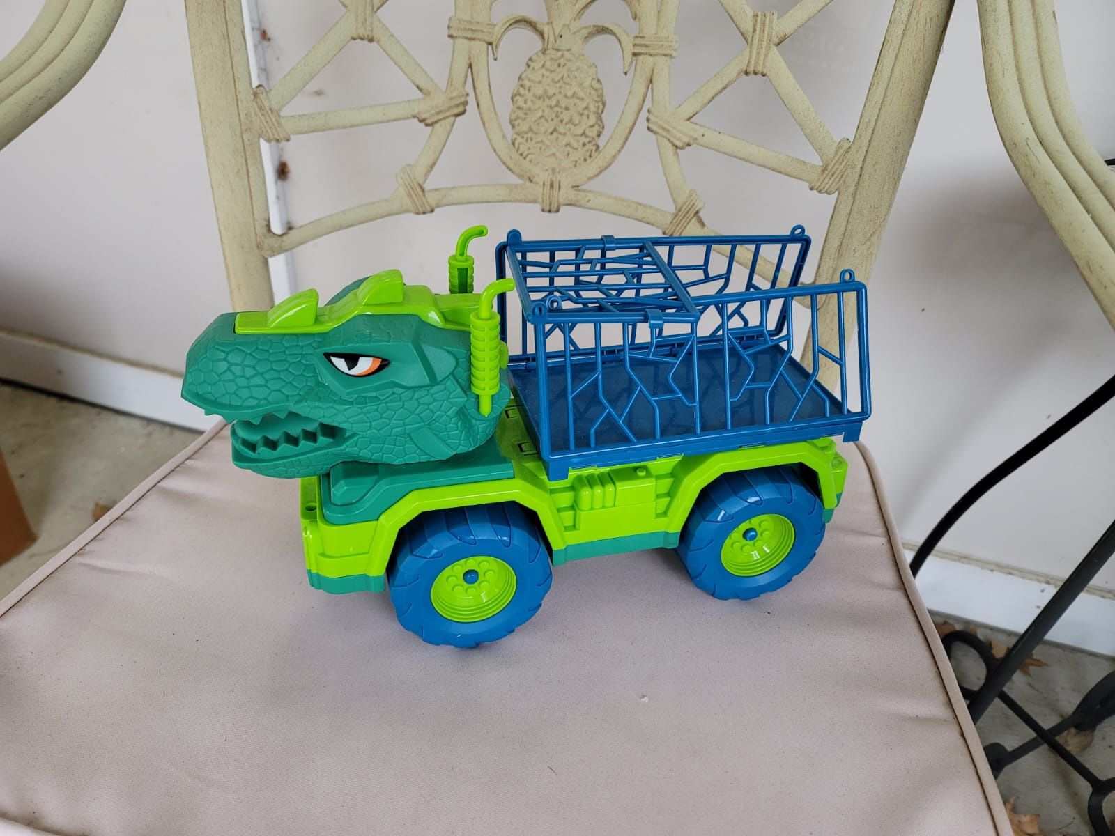 Dino Truck