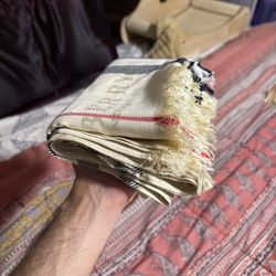 Brand new Pure Cashmere Burberry scarf, Unisex 